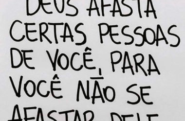 Deus afasta certas pessoas de você