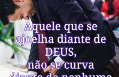 Aquele que se ajoelha diante de Deus