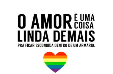 Escondida dentro de um armário